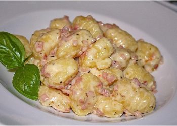 Rezept für Gnocchi mit Käse-Knoblauch-Schinkensauce