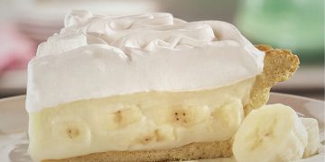 Diese cremige, sanfte Bananentorte ist SO lecker und in wenigen Augenblicken schon fertig