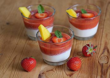 Fruchtig, locker und leicht: Erdbeer Mango Traum