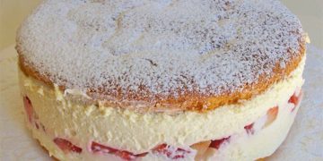 KÄSESAHNE mit ERDBEEREN