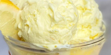 Hausgemachtes Zitroneneis ohne Eismaschine: lecker und duftend