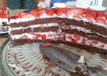 Schwarzwalder erdbeer torte