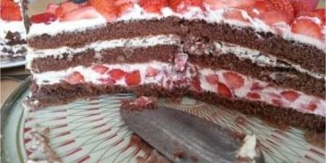 Schwarzwalder erdbeer torte