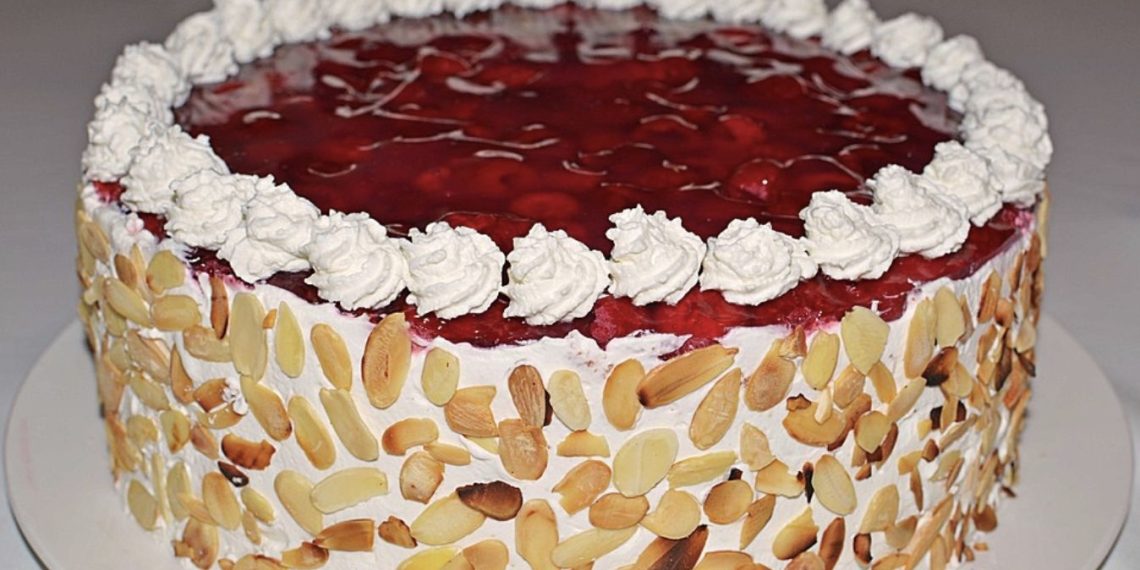 Himbeer Quark Sahnetorte