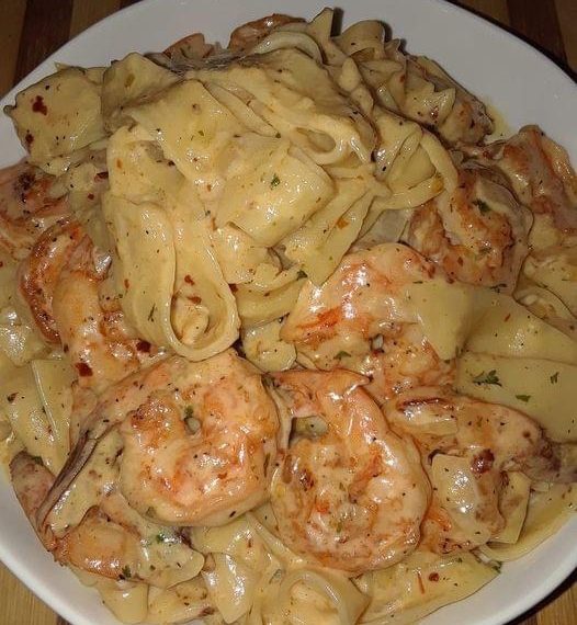 Cremige Garnelen-Nudeln mit hausgemachter Alfredo-Sauce