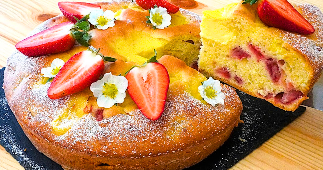 Erdbeer Pudding Biskuitkuchen: Das köstliche und einfache Dessert