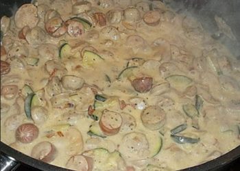 Einfache Bratwurstgeschnetzeltes