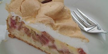 Rhabarber – Quark – Kuchen unter Baiserhaube