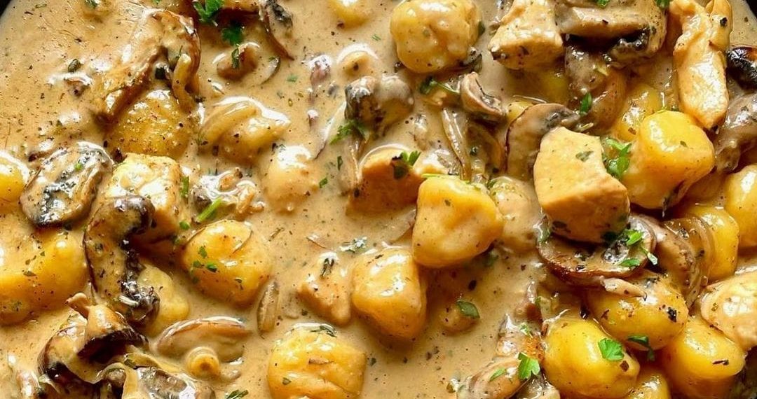 Pilz-Rahm-Gnocchi mit HühnchenGnocchi Rahmpfanne