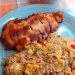 Gebackene Hühnerbrust mit gebratenem Reis