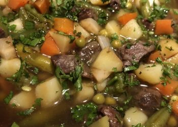 Gemüsesuppe Mit Rindfleisch Und Kartoffeln