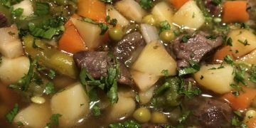 Gemüsesuppe Mit Rindfleisch Und Kartoffeln