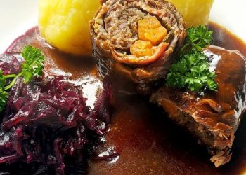 Rinderrouladen mit Blaukraut und Knödel