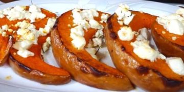 Gebackener Kürbis mit Feta: ein schneller, guter und kompletter zweiter Gang