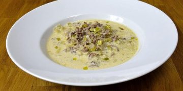 Käse-Lauch-Suppe mit Hackfleisch