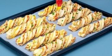Blätterteig Stangen mit Schinken und Käse