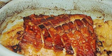 Schweinekrustenbraten auf Sauerkraut