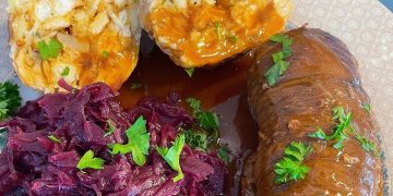 Rouladen Brezelknödel und Rotkohl