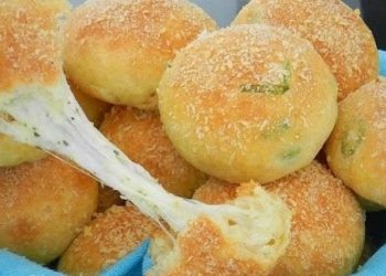 Megalecker Knoblauch Brötchen gefüllt mit Mozzarella Käse!