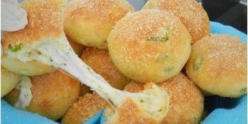 Megalecker Knoblauch Brötchen gefüllt mit Mozzarella Käse!