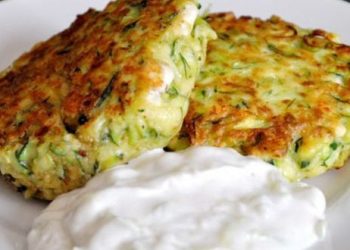 Zucchinipuffer mit Feta und Tzatziki