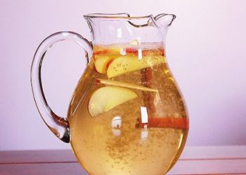 Apfelwasser mit Zimt und Zitrone zum Abnehmen