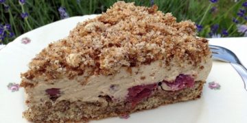 Espresso Nuss Torte mit Kirschen