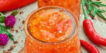 HAUSGEMACHTE SÜSSE CHILLI-SAUCE