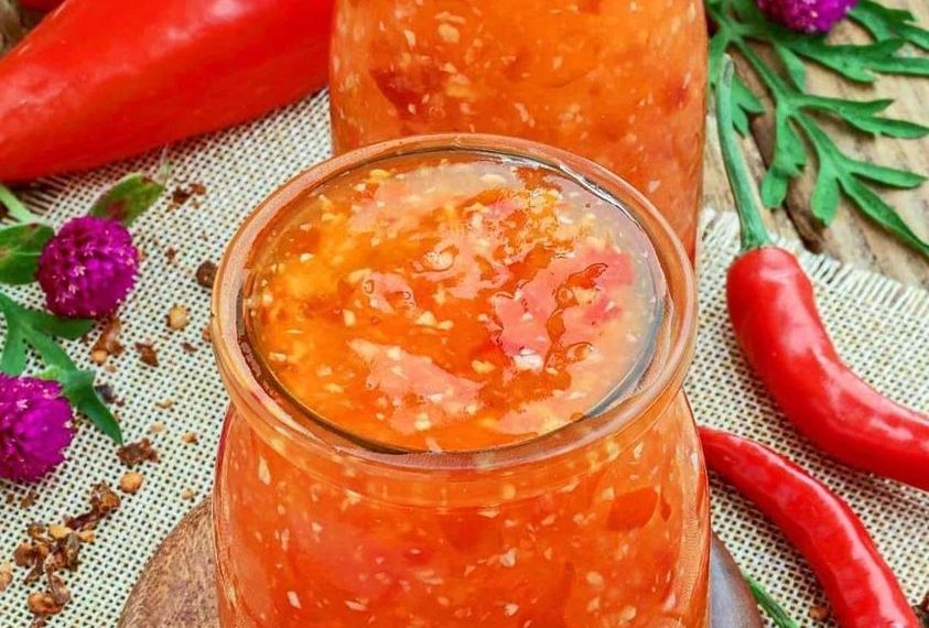 HAUSGEMACHTE SÜSSE CHILLI-SAUCE