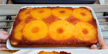 Umgedrehter Ananaskuchen: ein wunderschönes, weiches und köstliches Dessert