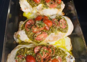 Hähnchenbrustfilet mit Tomate und Mozzarella in Kräuter Sahne Sauce