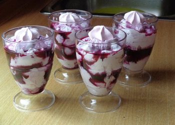 HEIDELBEER-MASCARPONE DESSERT