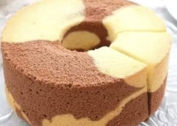 Marmorierter Biskuitkuchen