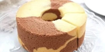 Marmorierter Biskuitkuchen