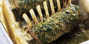 Geschmortes Lamm mit mediterraner Kräuterkruste