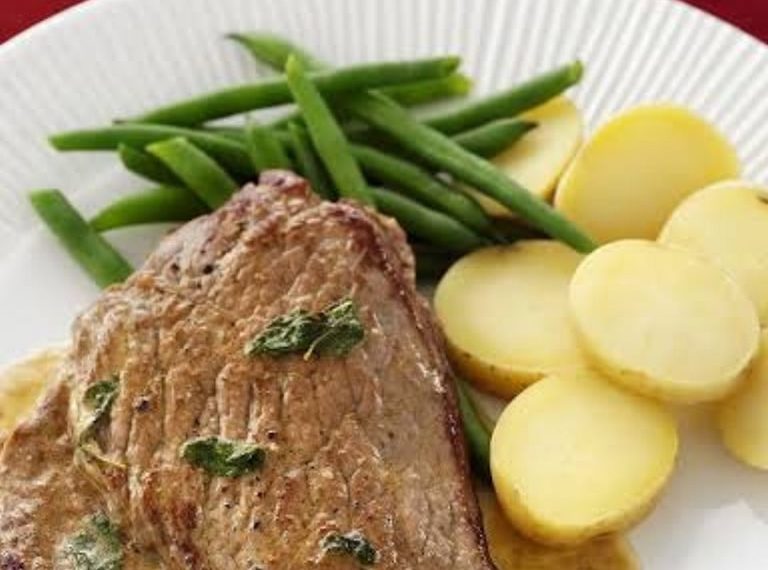 Knoblauchbuttersteak und grüne Zitronenbohnen-Pfanne
