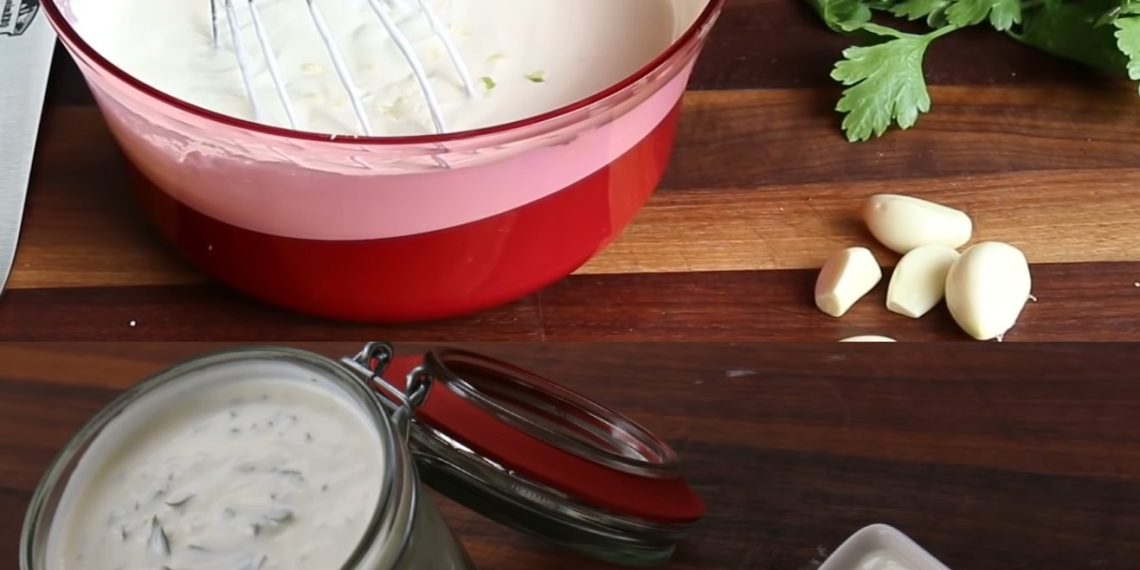 Knoblauch Joghurtsoße passt zu allem!