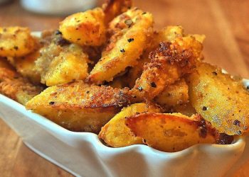 Knoblauch Kartoffelecken mit Parmesan