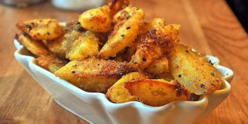 Knoblauch Kartoffelecken mit Parmesan