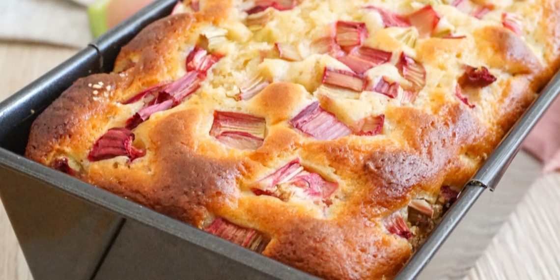 Gesunder Rhabarberkuchen mit Joghurt – Rezept ohne Zucker
