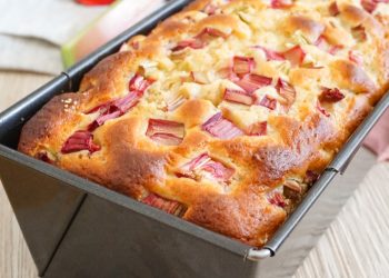 Gesunder Rhabarberkuchen mit Joghurt – Rezept ohne Zucker