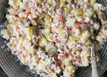 Polnischer Gemüsesalat mit Mayonnaise