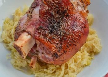 Knusprig gebratene Schweinshaxen