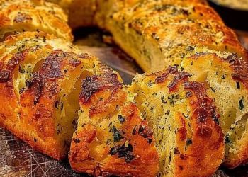 Selbstgebackenes Knoblauchbrot