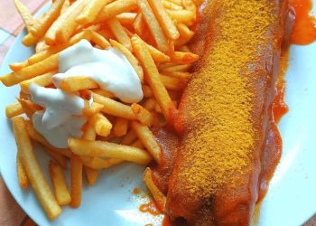 Currywurst Pommes