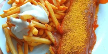 Currywurst Pommes