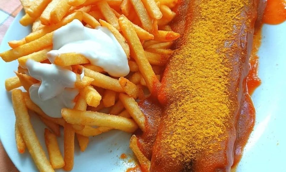 Currywurst Pommes