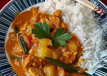 Hähnchen-Ananas-Curry Mit Reis