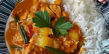 Hähnchen-Ananas-Curry Mit Reis