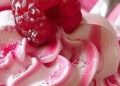Wenn Sie einige Himbeeren haben, sollten Sie dieses köstliche Dessert auf keinen Fall verpassen!